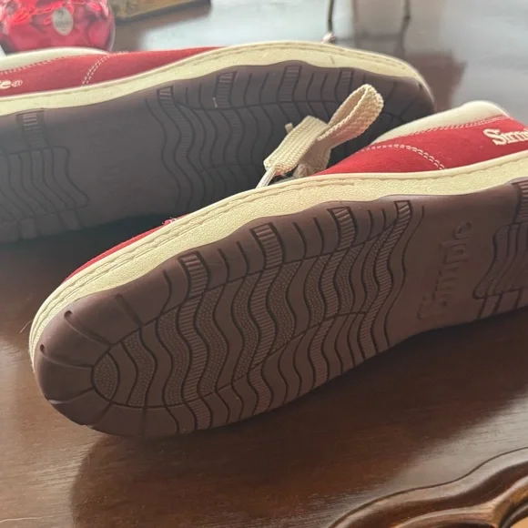 Simple Red and Cream Casual Shoes - Picture 2 of 4